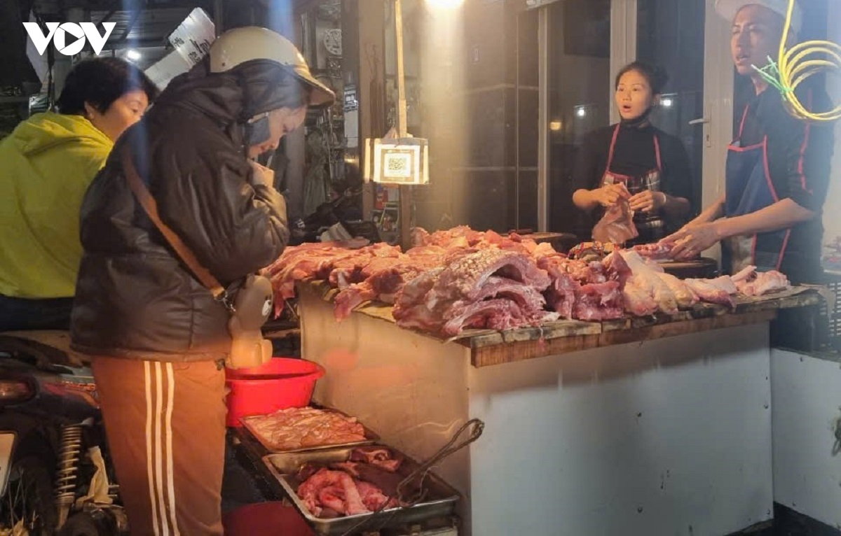 Giá lợn tăng nhanh, thị trường thịt lợn “nóng” trước thềm Tết